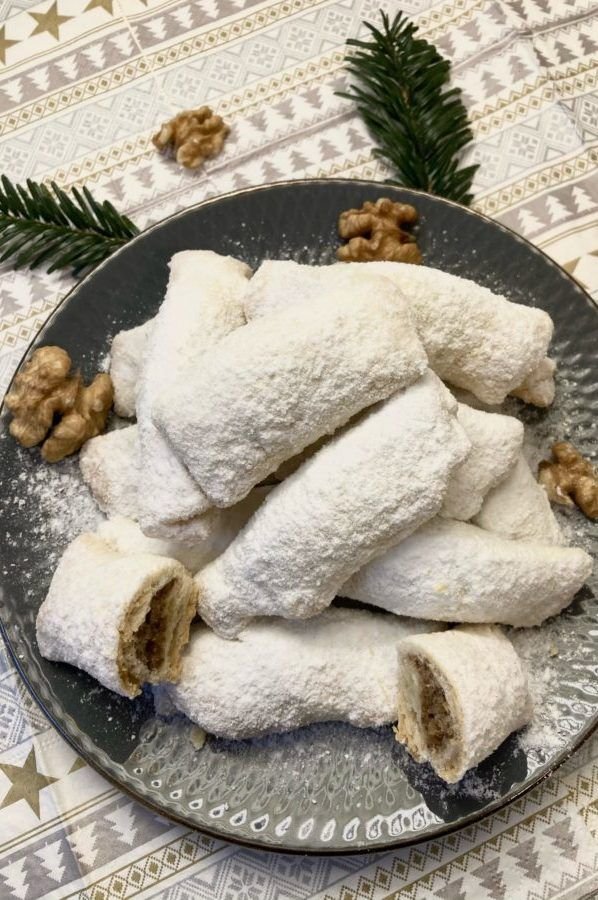 Hungarian Christmas Walnut Cookies (Hókifli) 5cee8bc49f9f1784b2c33093d33aedb9